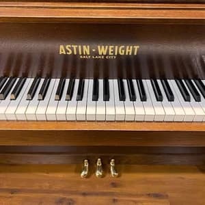 Astin Weight logo