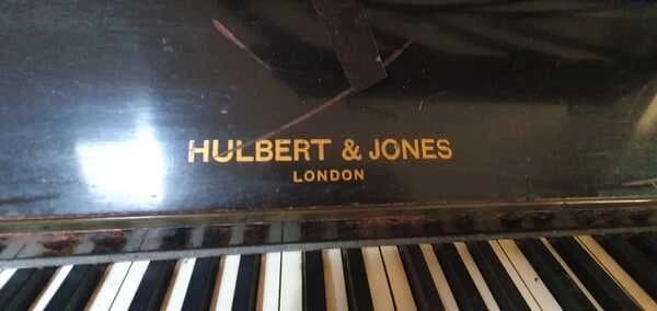 Hulbert & Jones logo
