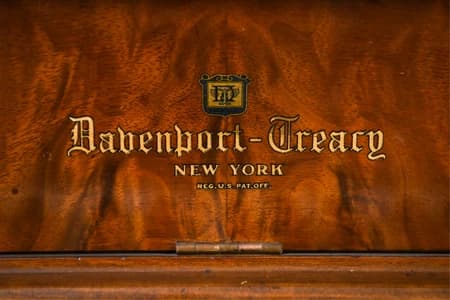 Davenport & Treacy logo