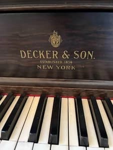 Decker & Son logo