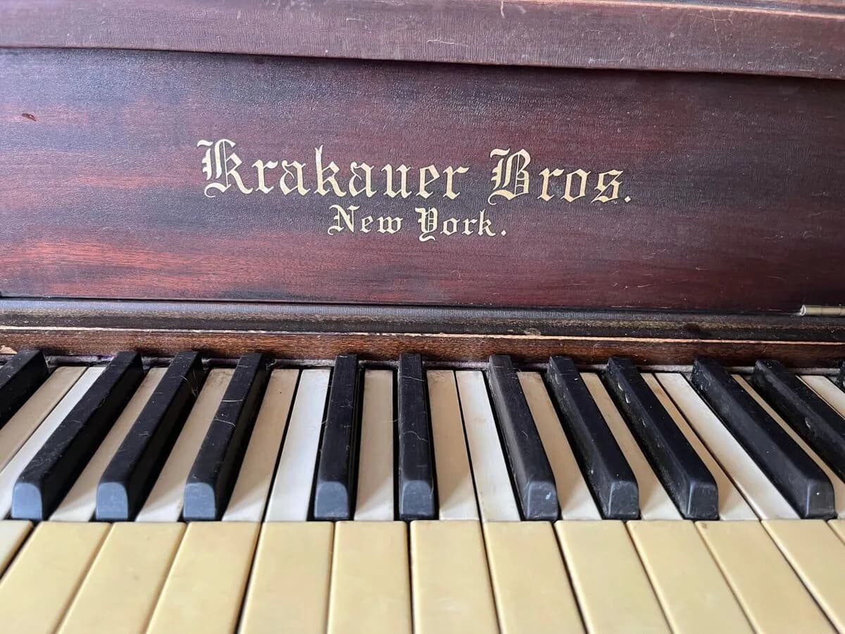 Krakauer Bros. logo