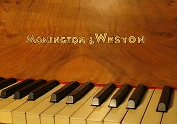 Monington & Weston logo